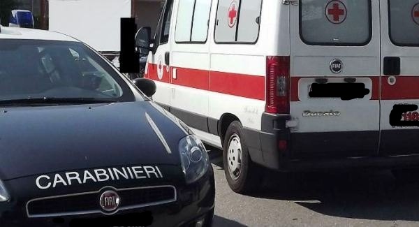  Si taglia i polsi in casa, trentenne salvato da due carabinieri