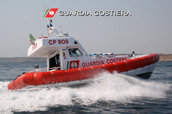  Siracusa. Pesca subacquea notturna in area marina, intervento della Guardia Costiera