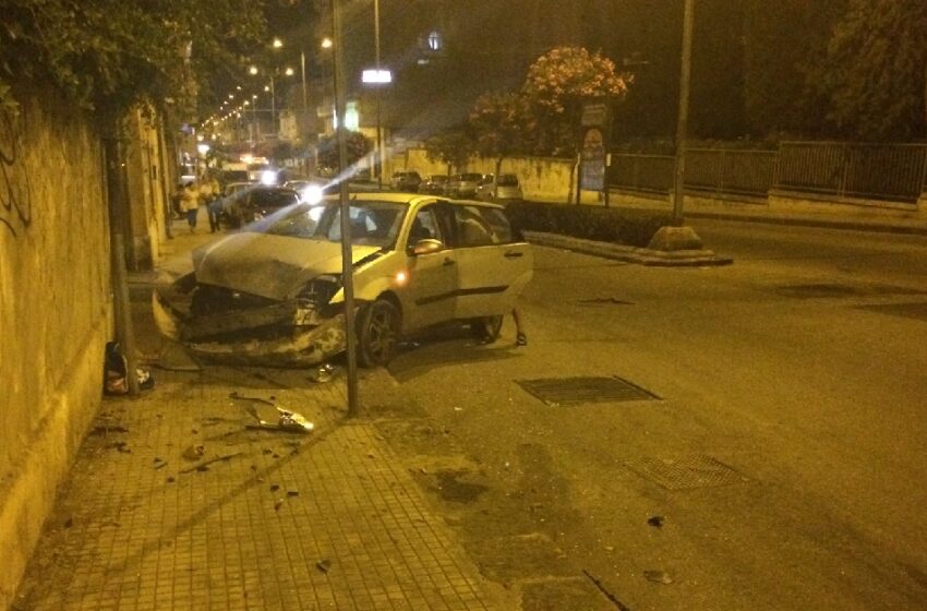  Siracusa. Incidente in viale Cadorna, coinvolte due auto. Una contro il muro