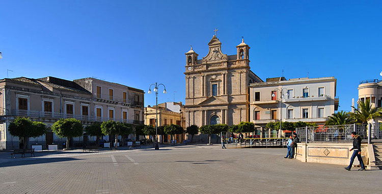  Carabinieri aggrediti in piazza a Pachino a calci e morsi, arrestato un uomo