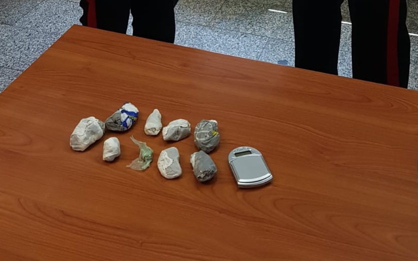  Floridia. Oltre 50 grammi di droga in casa, ai domiciliari un 31enne