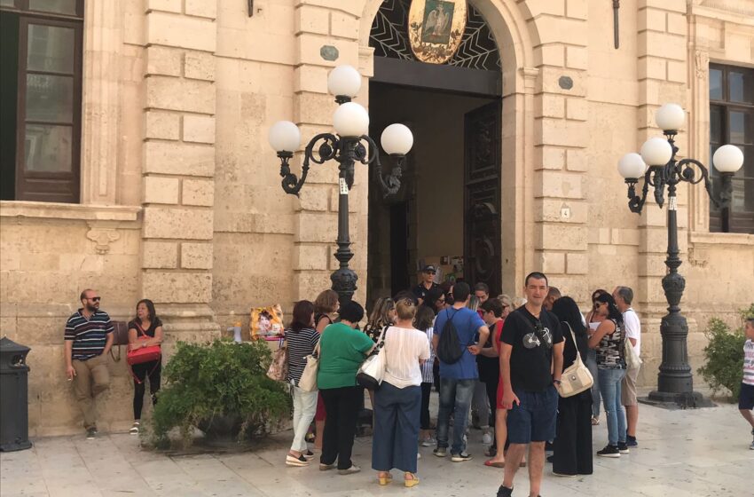  Siracusa. Lavoratrici in piazza: "Il Comune si assuma responsabilità errori"