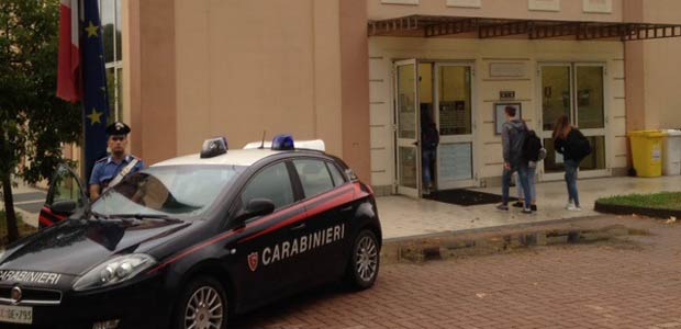  Droga a scuola, scattano subito i controlli dei Carabinieri