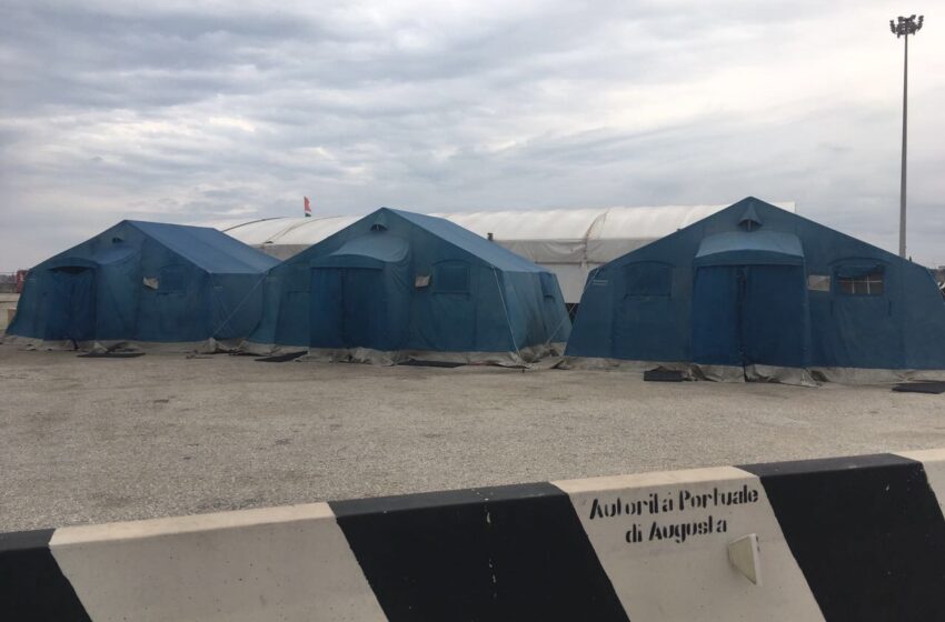  Augusta. Il governo stoppa l'hotspot migranti: "il porto megarese riparte"