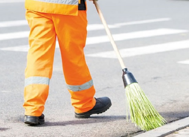  Floridia. Netturbini senza stipendio da giugno, stato di agitazione e sit-in davanti al Municipio