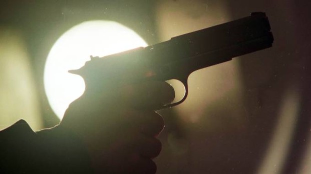  Colpi di pistola al culmine di una lite: alterco con la madre, arrestato 40enne