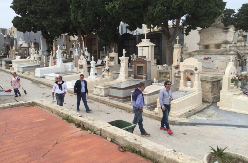  Scene horror in cimitero a Pachino: ossa spezzate ai morti? Indaga la Procura