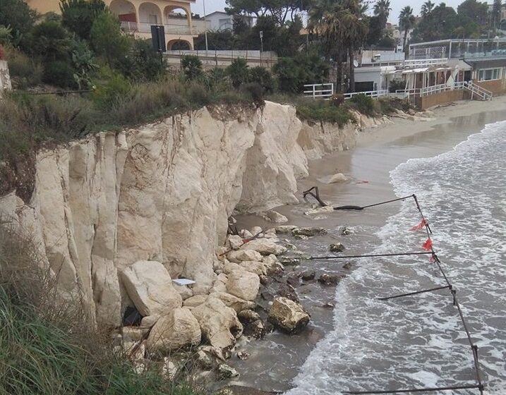  Erosione, le coste vengono giù: ci sono lesioni profonde, rischio concreto