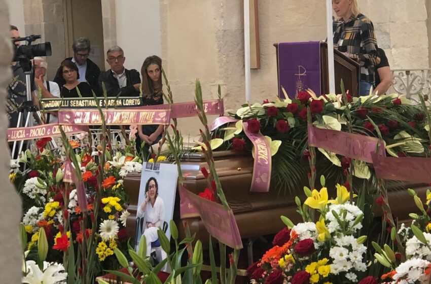  Avola si ferma per i funerali di Loredana Lopiano: "siamo tutti responsabili"