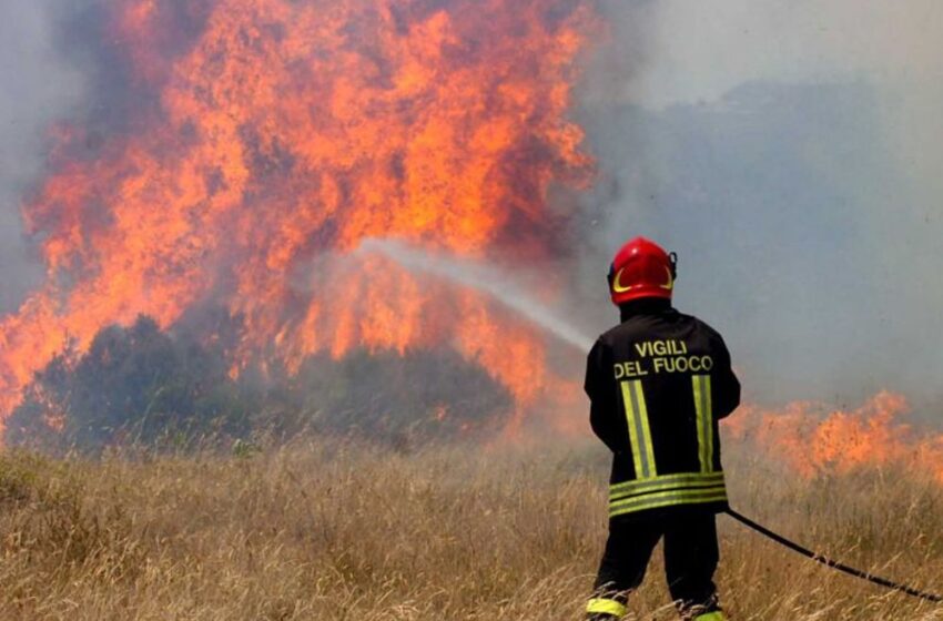  Emergenza incendi: in 15 giorni, 406 interventi dei Vigili del Fuoco. Il sindacato: “serve personale”