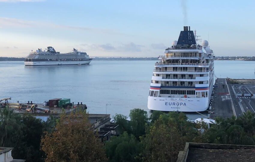  Siracusa "frega" Catania: in porto la Celebrity Constellation