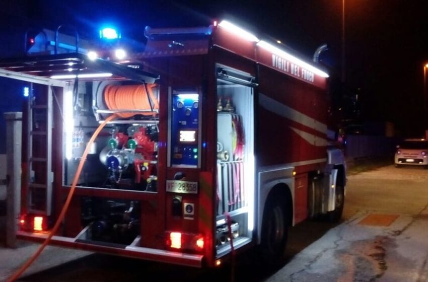  Siracusa. Villetta in fiamme a Fontane Bianche, era disabitata