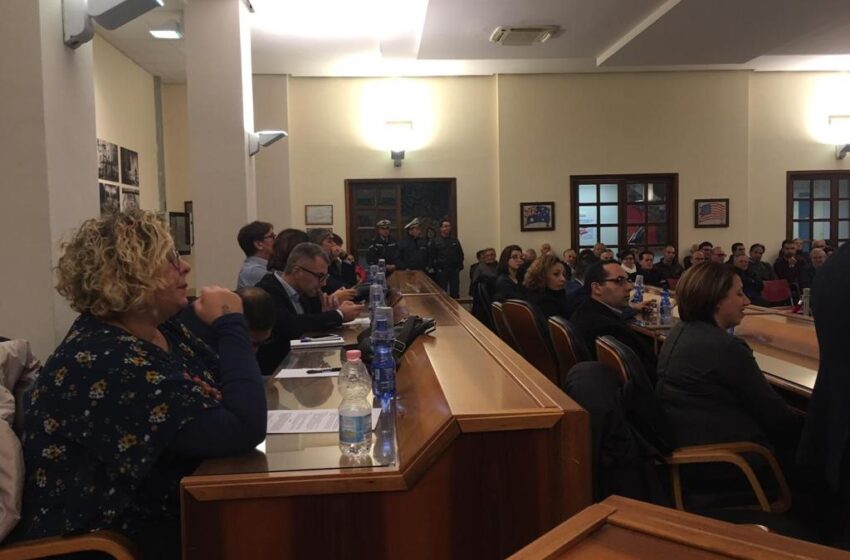 Palazzolo. Consiglio comunale: "Adombrate ipotesi di reato, intervenga la Procura"