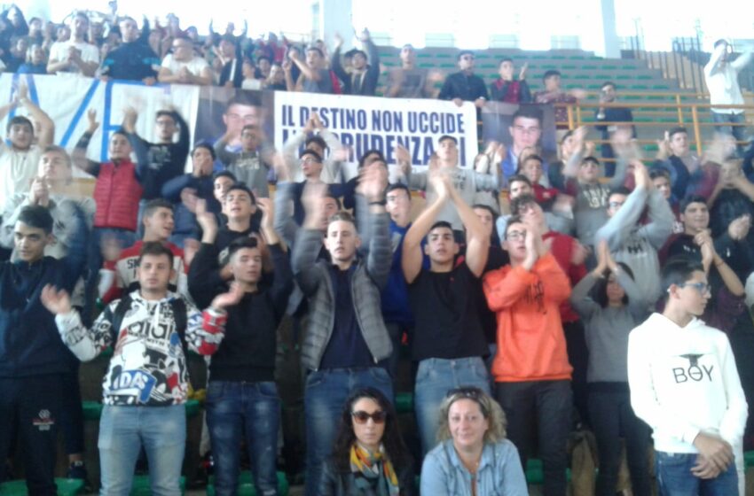  Siracusa. "Il destino non uccide, l'imprudenza si": striscione al Memorial Renzo Formosa