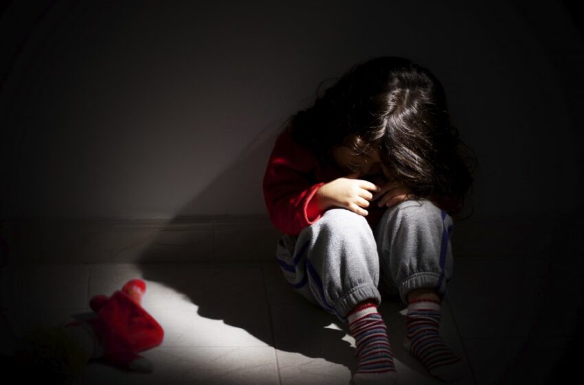  Orrore nel siracusano: madre fa prostituire i figli di 3, 4 e 7 anni. Arrestato carabiniere