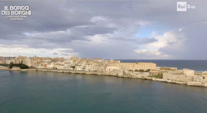  Il mare di Ortigia set de "Il Borgo dei Borghi", ieri la puntata dal Porto Grande
