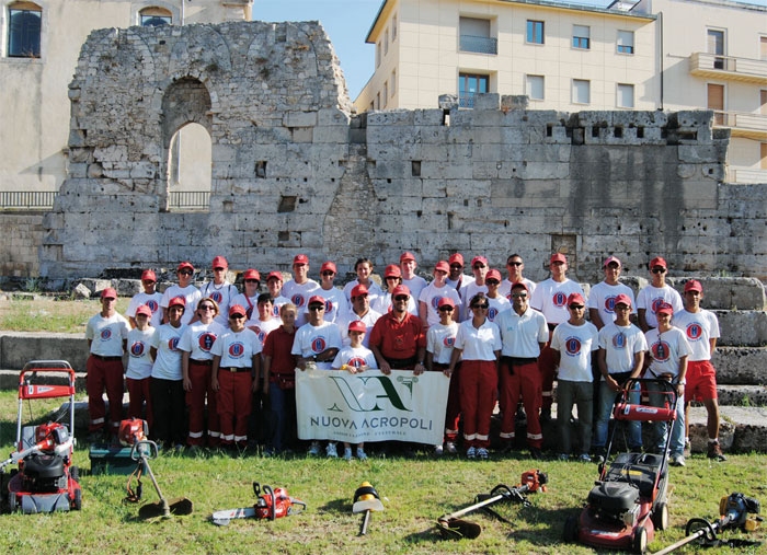  Tempio di Apollo, diserbo con Nuova Acropoli in collaborazione con Noi Albergatori