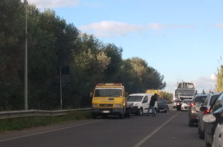  Siracusa. Incidente in contrada Necropoli del Fusco, traffico in tilt