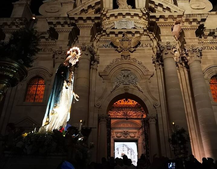  Siracusa. L'Immacolata, suggestiva processione per rinnovare antico affidamento