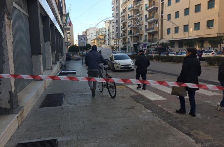  Siracusa. Palo penzolante in corso Gelone, i Vigili del Fuoco eliminano il pericolo