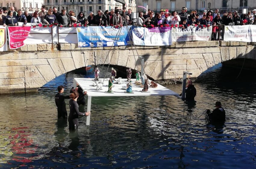  Siracusa. Al ponte Umbertino torna il presepe subacqueo di Ortigia