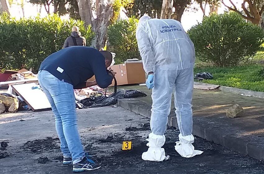  Siracusa. L'indifferenza di fronte alla morte, quelle fiamme e la "normalità" del male