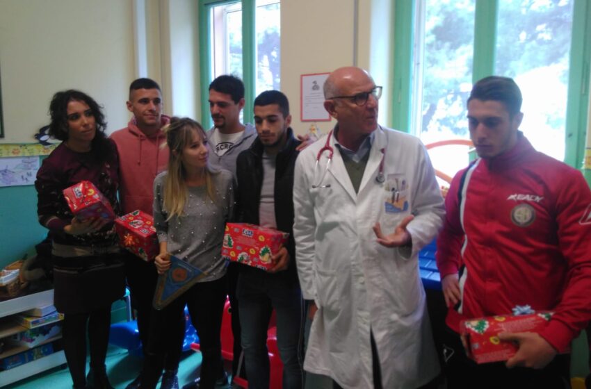  Calcio: Siracusa e Santa Lucia, doni ai bimbi di Pediatria dell'Umberto I