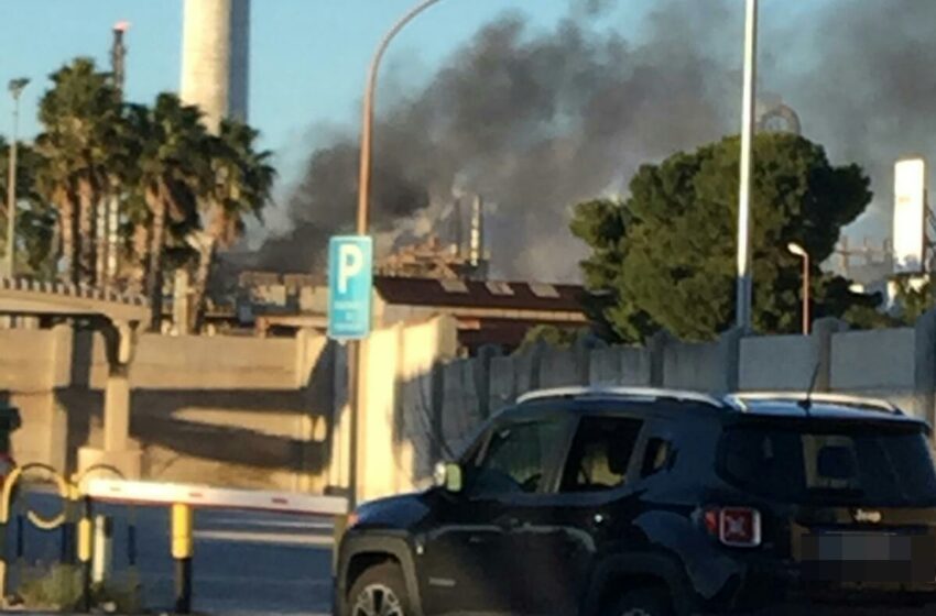  Zona industriale, incendio alla Versalis: impianto fermato e messo in sicurezza