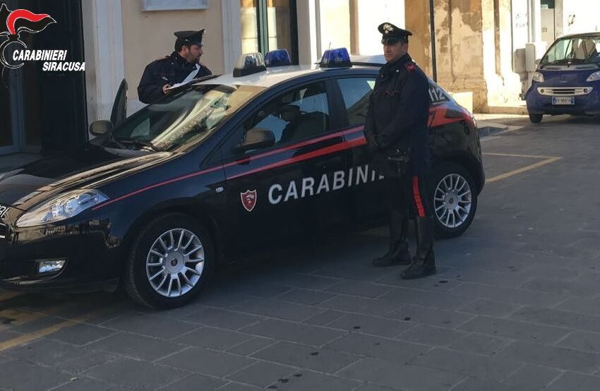  Solarino. Spaccio di droga in piazza, i carabinieri arrestano un 42enne