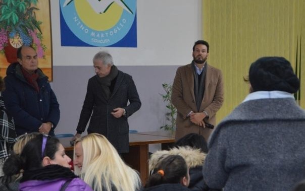  Siracusa. Scuola al freddo, il sindaco alla Martoglio incontra le mamme: “risolviamo”