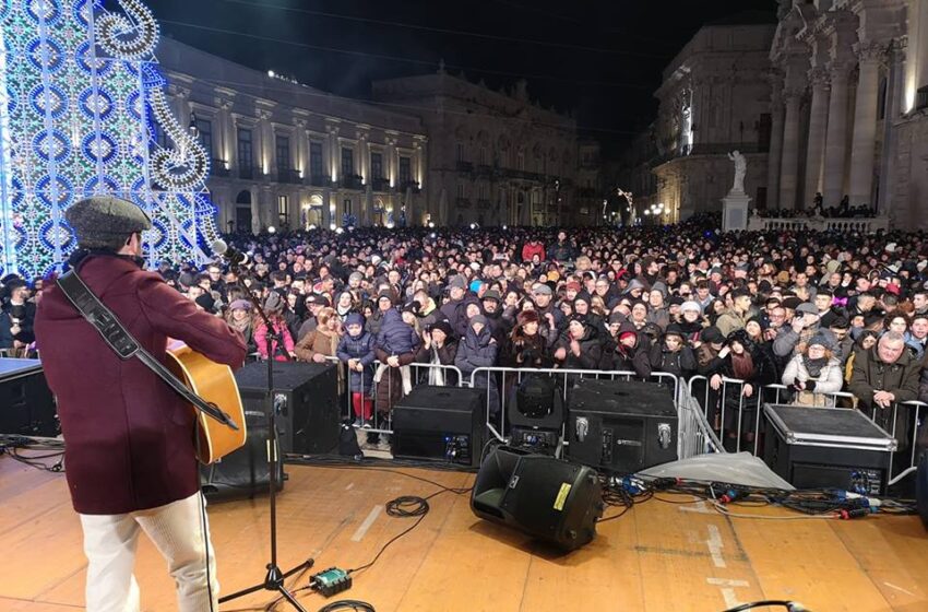  I video del Capodanno in piazza Duomo a Siracusa: i protagonisti, le emozioni