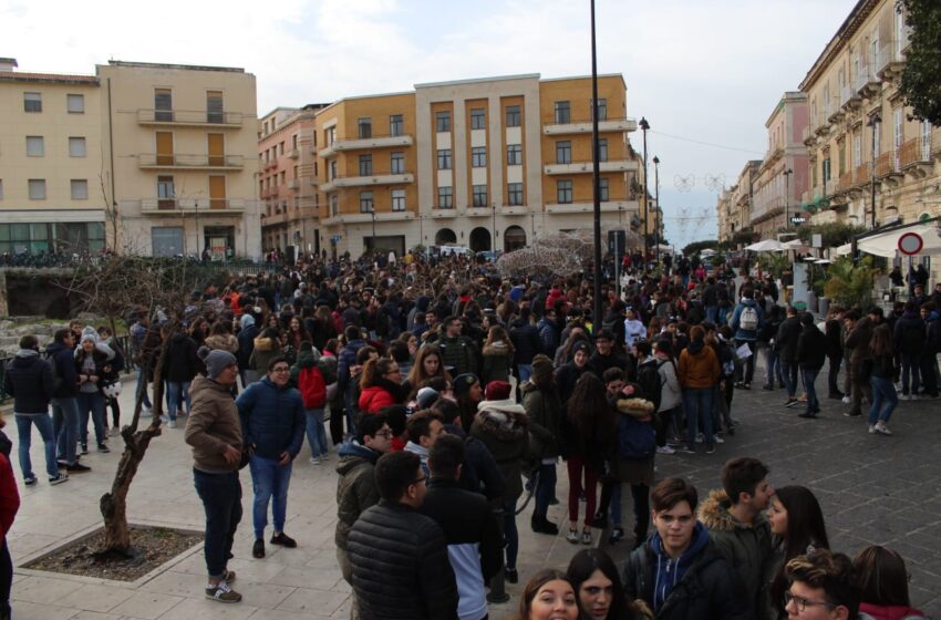  Siracusa. Scuole al freddo, non si ferma la protesta: aule ancora vuote, domani corteo