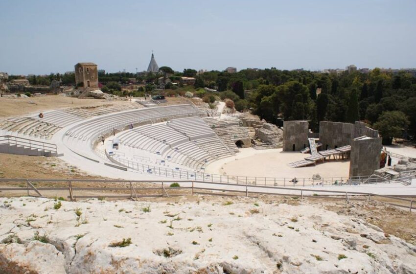  Monumento di giorno, contenitore di spettacoli la sera: la nuova vita del teatro greco