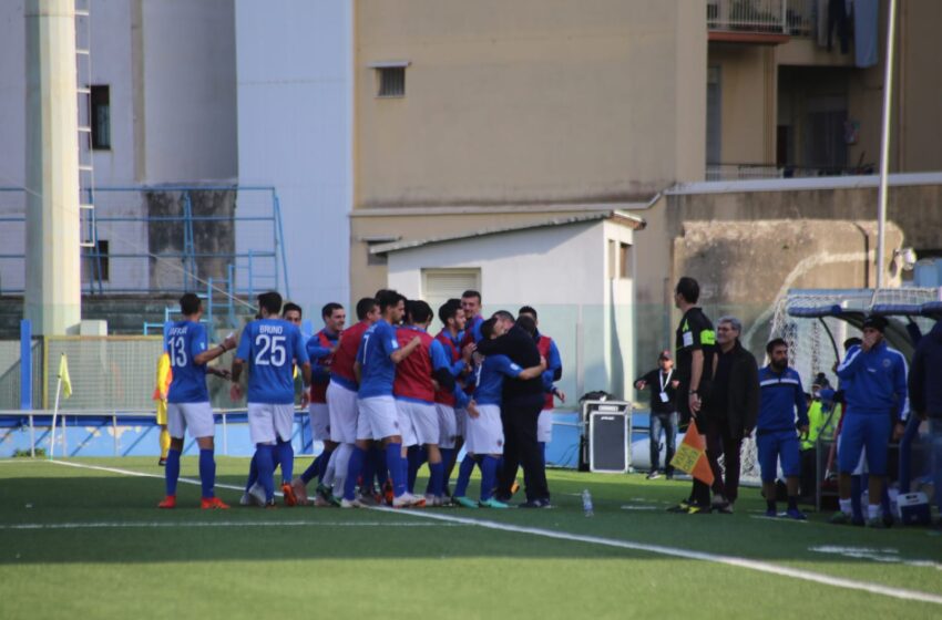  Calcio, un gol di Tiscione e l’abbraccio con Raciti: il Siracusa vede la salvezza