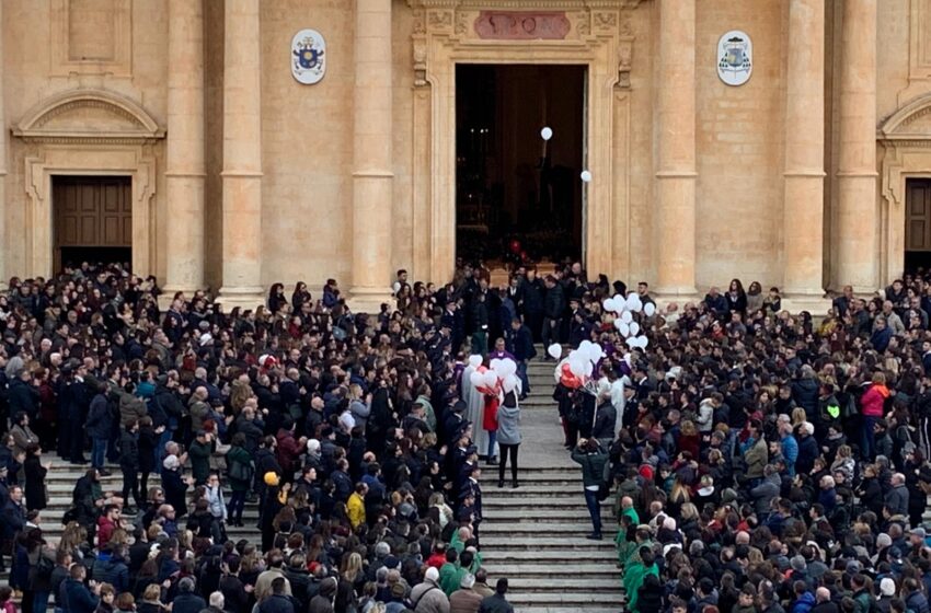  L’ultimo saluto a Gabriele e Manuel. “Vicini ai genitori, con discrezione e tenerezza”