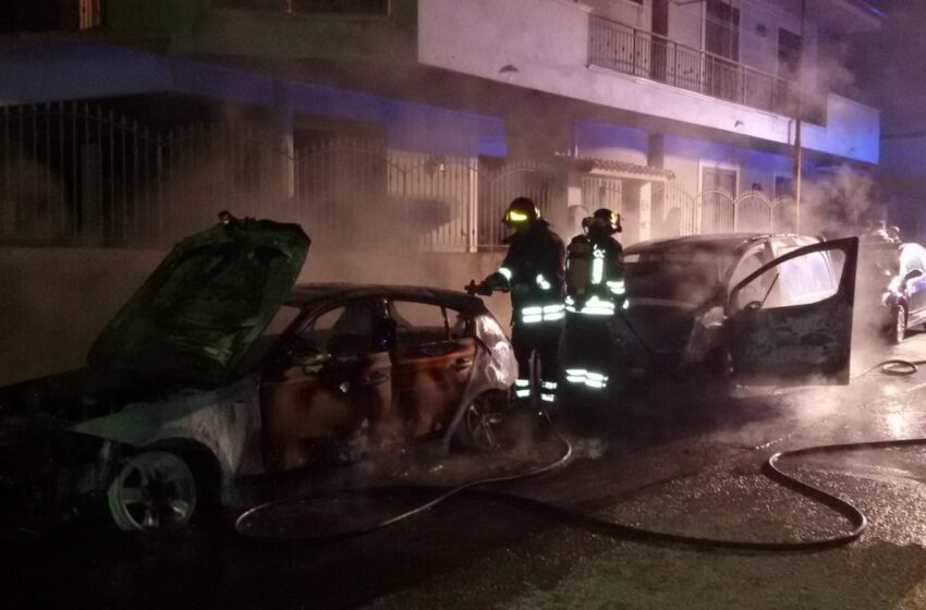  Priolo. Notte di fuoco in via Gozzano, in fiamme un furgone e un’auto