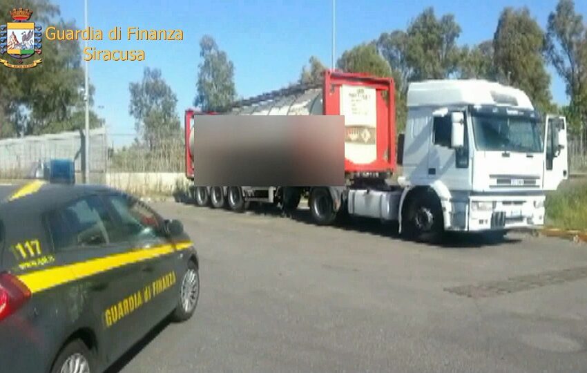  Contrabbando di prodotti petroliferi, maxi sequestro: 8mln di euro e un deposito