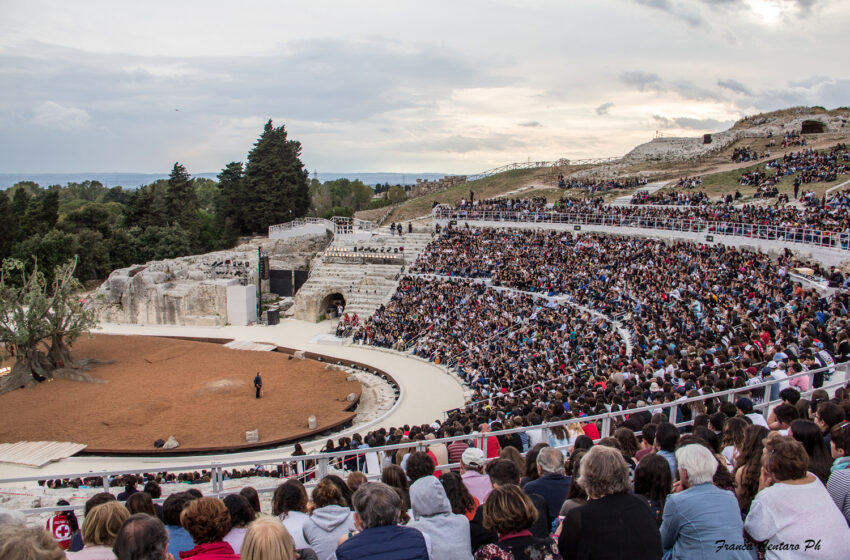  Siracusa. Monica Guerritore, Marco Paolini e la Tosca: la lunga estate del teatro greco