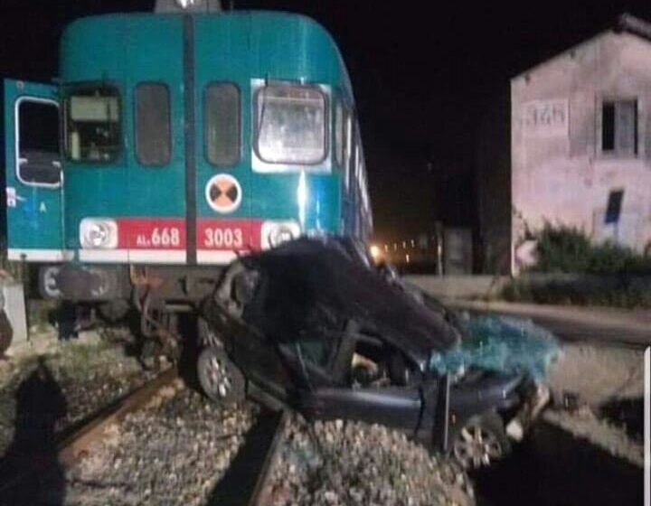  Gravissimo incidente: treno travolge auto a Noto. Un morto e un ferito