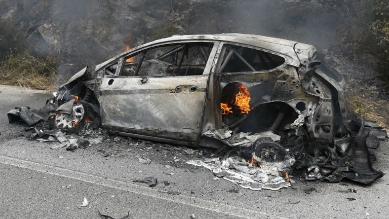  Ford Fiesta a fuoco in via Guerrini: l’incendio è doloso, indaga la polizia
