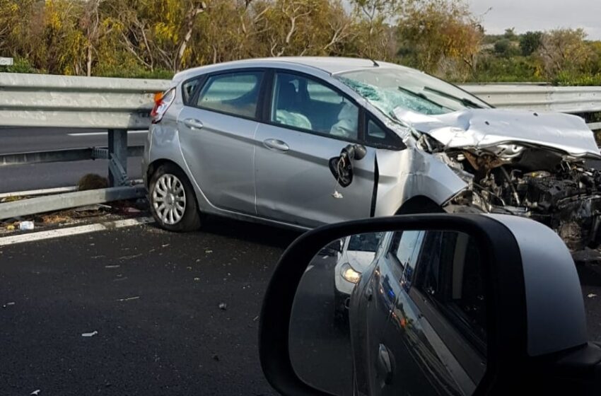  Incidente autonomo in autostrada, auto sbanda e finisce di traverso a Siracusa Nord