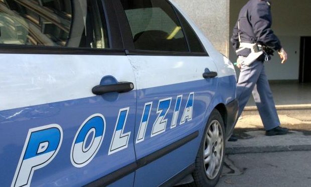  Siracusa. Pistola in casa: 19enne arrestato dalla polizia