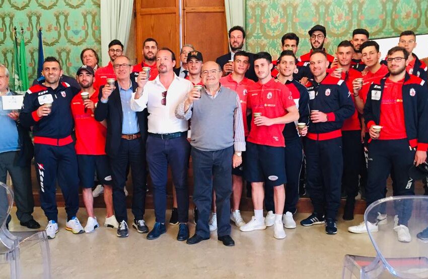  Calcio, Real Siracusa premiato dal sindaco: “Siete il nostro orgoglio”