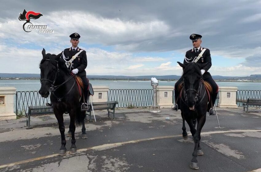  Siracusa. Foto, sorrisi e sicurezza con i Carabinieri a cavallo: quattro giorni in città