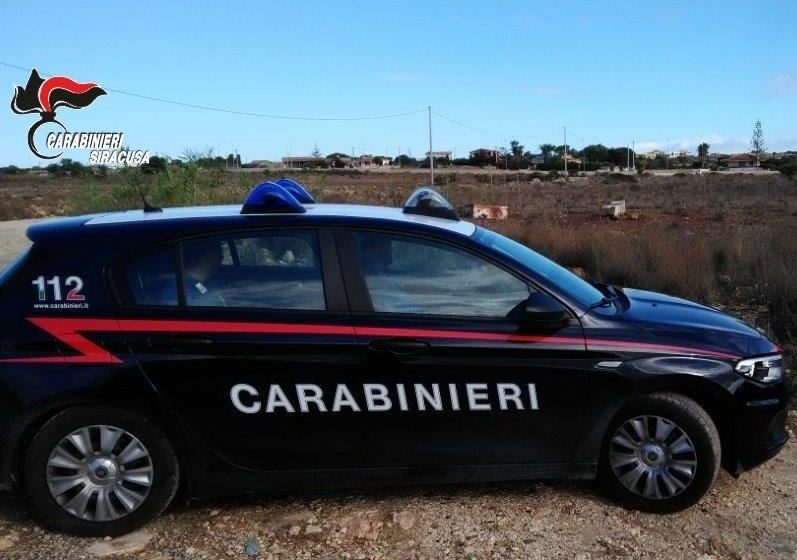  Priolo. Sorpreso ad asportare tubi di acciaio, arrestato