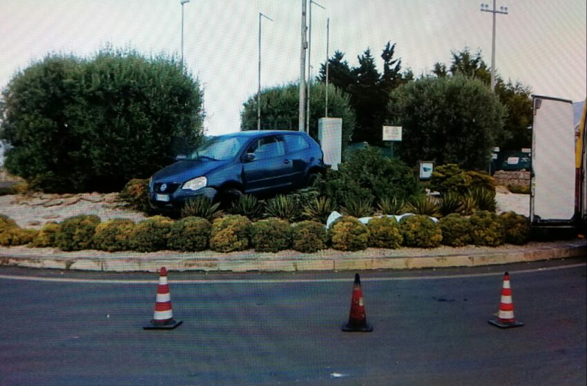  Siracusa. Incidente mortale in via Case Abela, auto contro rotatoria: forse un malore