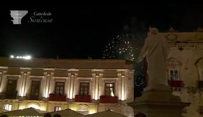  La festa dei Santi e i fuochi d’artificio: “invisibili” per Lucia, contrastati per Domenico