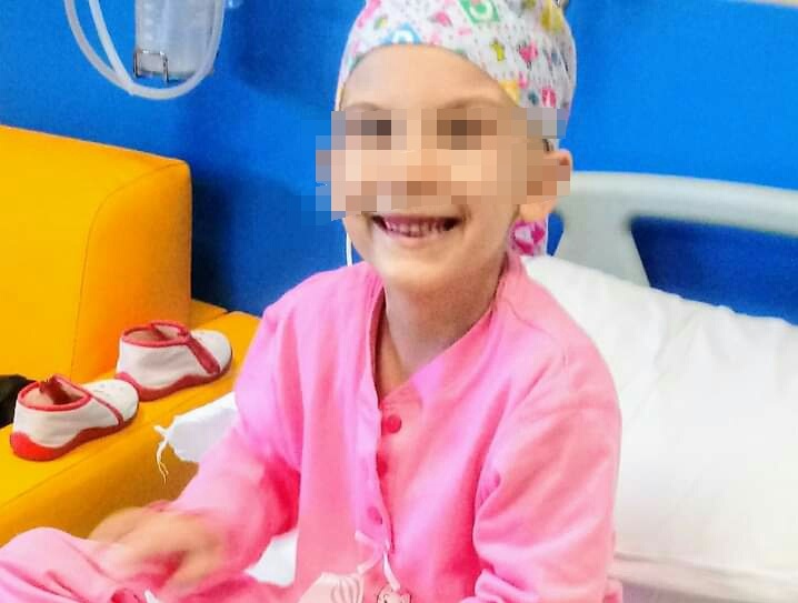  Giulia ha 7 anni e combatte la malattia col sorriso: un aiuto per la dolce guerriera
