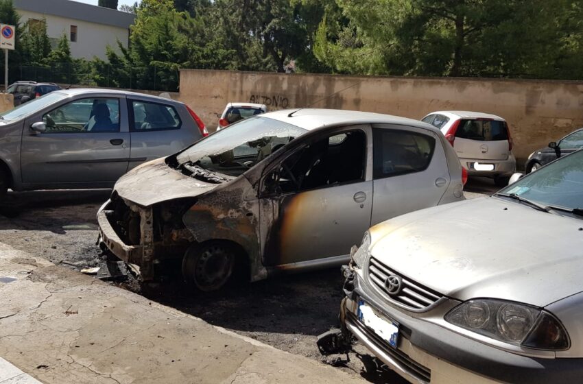  Auto in fiamme in via Guardi: pochi giorni fa intimidazione al giornalista Scariolo