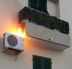  Siracusa. Incendio in un appartamento: fiamme domate dai poliziotti di quartiere